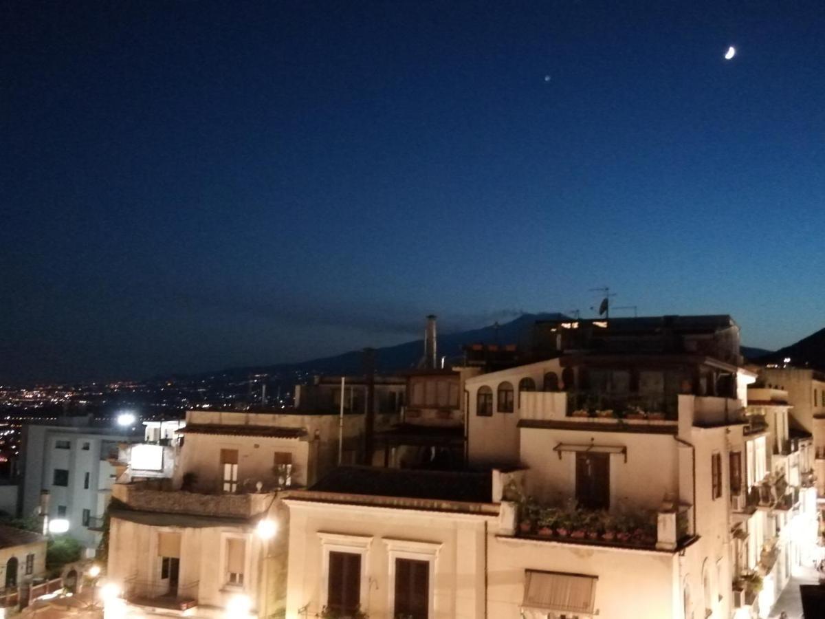Aly Art Apartment Taormina Duomo, Gulf & Etna View Exterior photo