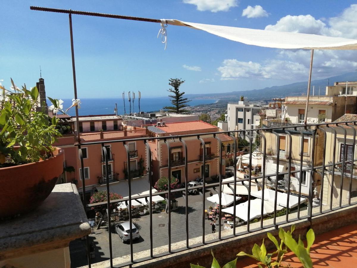 Aly Art Apartment Taormina Duomo, Gulf & Etna View Exterior photo